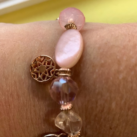 Beautiful stretch bracelet with gold coloured accents and pink and white beads - Picture 1 of 5